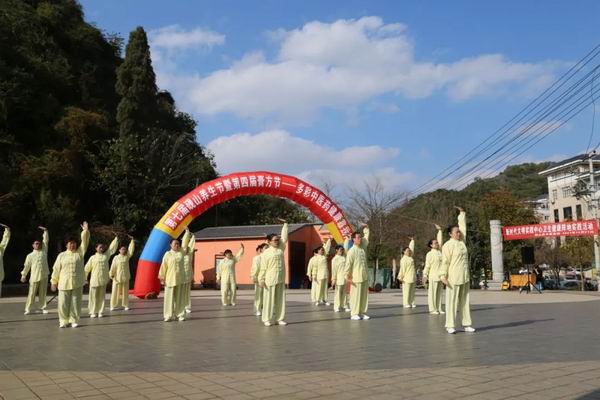 砚山县中医医院成功举办第七届砚山养生节暨第四届膏方节活动(图25)